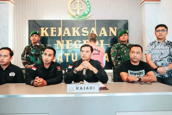 kejari_tahan_mantan_kadisdik_batu_bara_terkait_korupsi_rp18_m_2025-04-11_16-52-58_4882